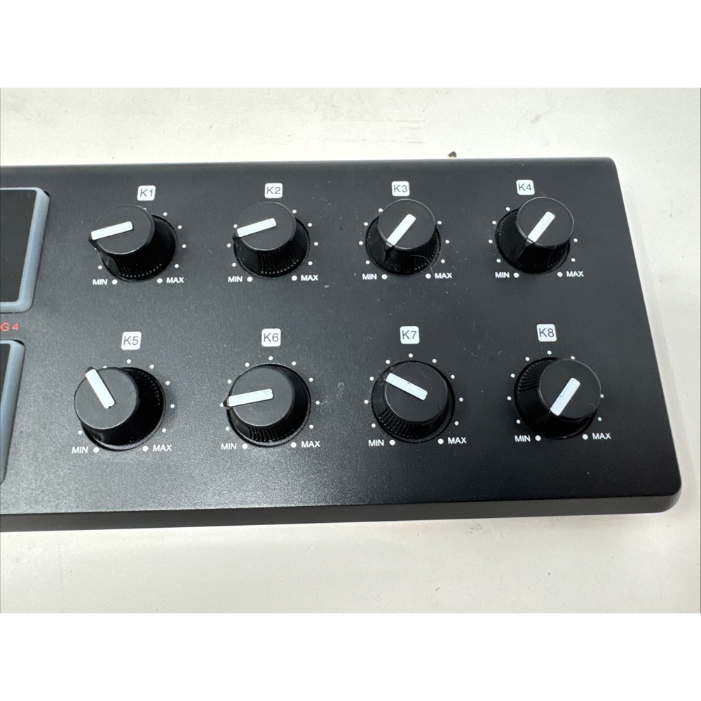 AKAI Professional LPD8 Portable‎ USB-powered MIDI Controller - Picture 4 of 6